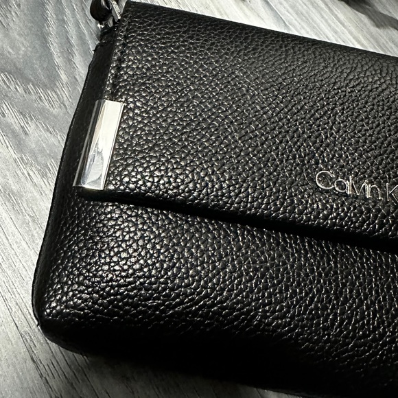 BNWOT Calvin Klein Foldover Flap Crossbody Bag - Picture 3 of 13